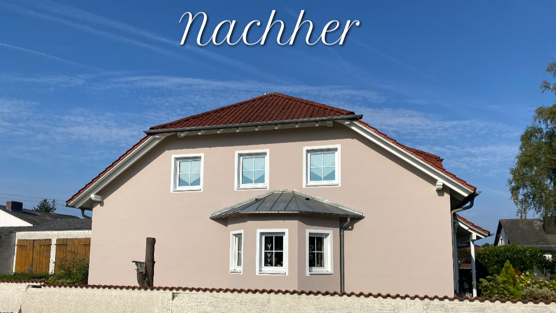 Fertig sanierte Hausfassade in einem warmen Rosé-Ton